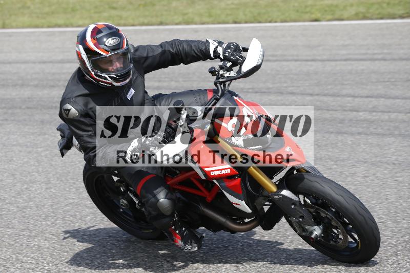 /27 12.06.2025 Ducati Schweiz Trackday Warmup  ADR/blau-bleu/24